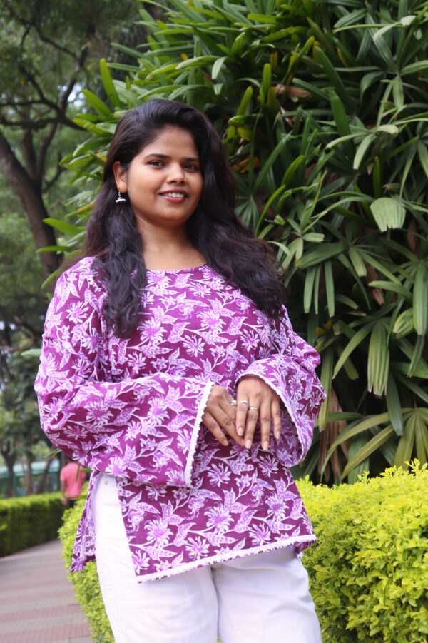 Urvashi short kurti with attractive full sleeves