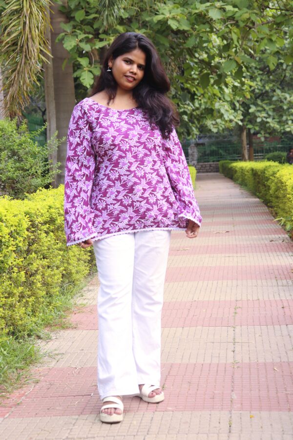 Urvashi short kurti with attractive full sleeves